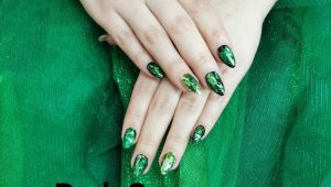 Showcasing dark green nail trends for 2024: glossy finishes, matte textures, and artistic designs for a chic look